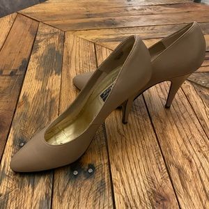 Frederico Leone Pageant Interview shoes